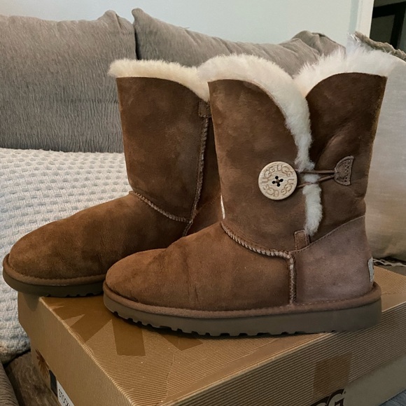 Ugg Bailey Button Size 6 ✨ - Picture 7 of 12